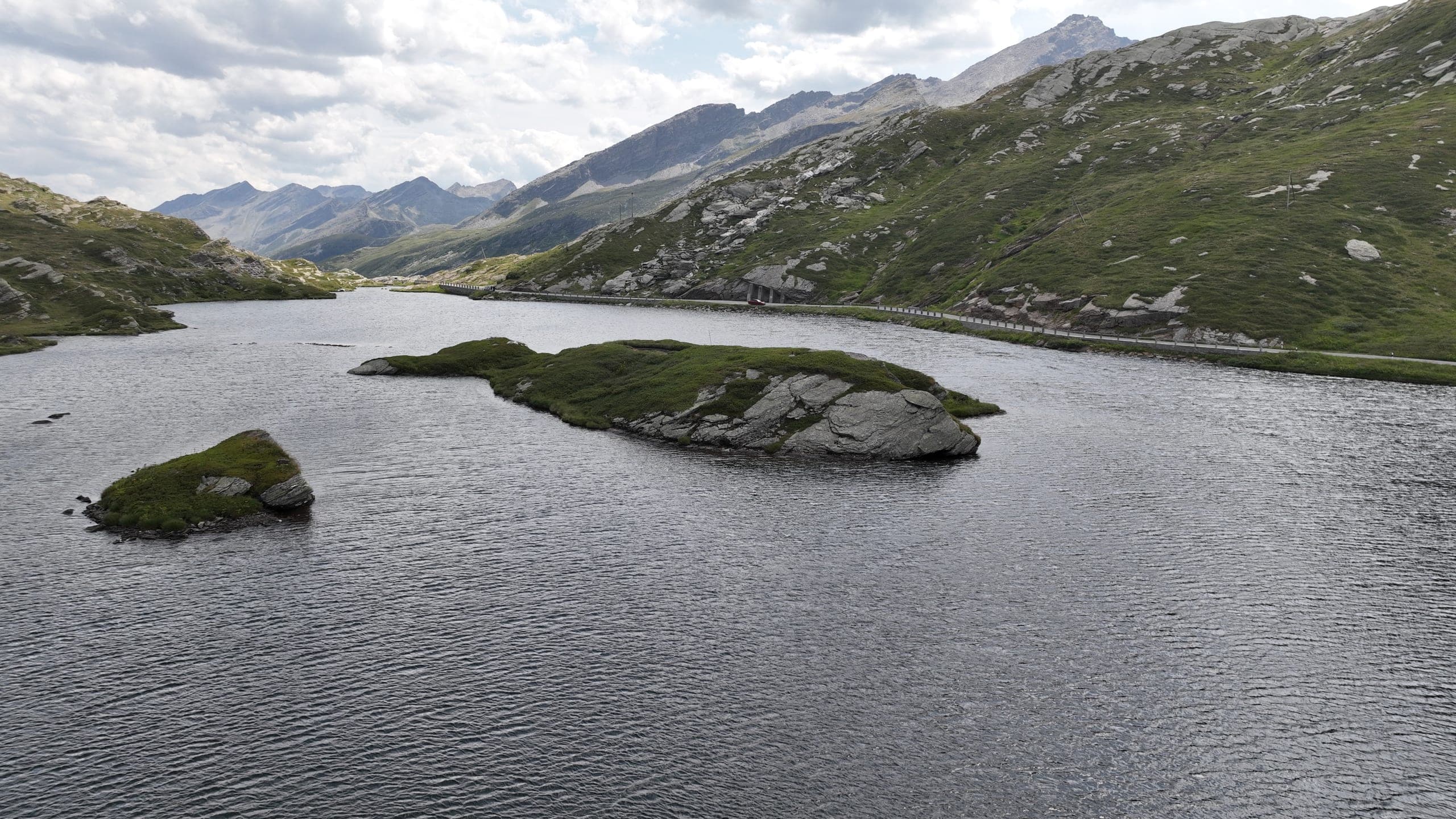Mountain lake at the San Bernardino pass